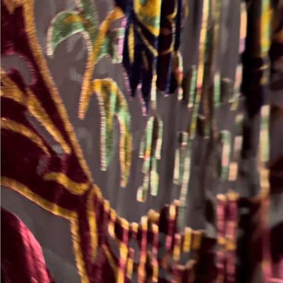 Sheer black burn out with burgundy velvet. Very bohemian with the tassels. - Picture 5 of 7